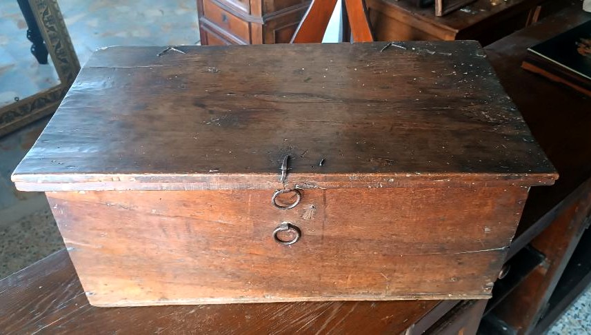 Coffre toscan ancien en noyer du XVIIe siècle-photo-2