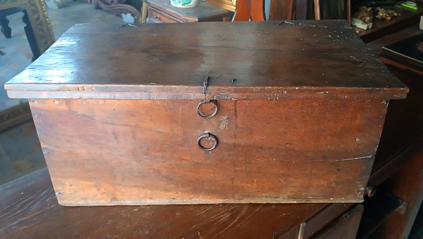 Coffre toscan ancien en noyer du XVIIe siècle-photo-3