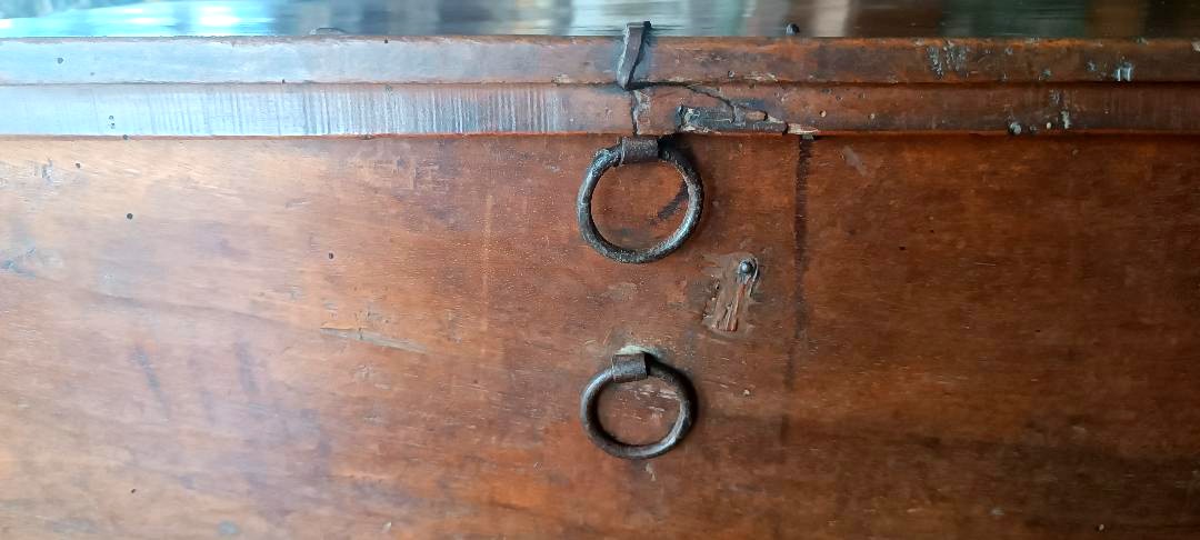 Coffre toscan ancien en noyer du XVIIe siècle-photo-4