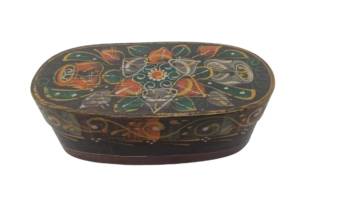 Antique Painted Box From Tyrol, 19th Century, Made Of Bent Beech And Fir