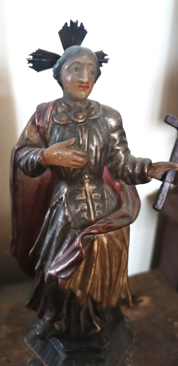 Sculpture antique représentant un saint, en bois polychrome et doré – époque baroque-photo-2