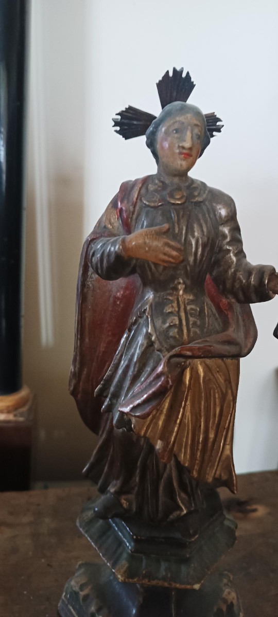 Sculpture antique représentant un saint, en bois polychrome et doré – époque baroque-photo-4