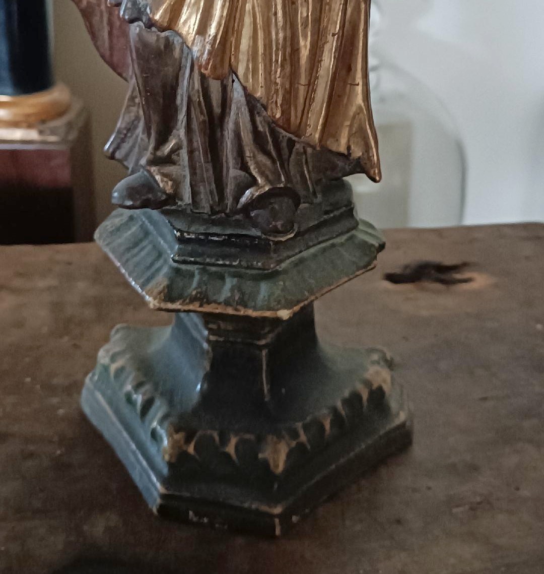 Sculpture antique représentant un saint, en bois polychrome et doré – époque baroque-photo-6