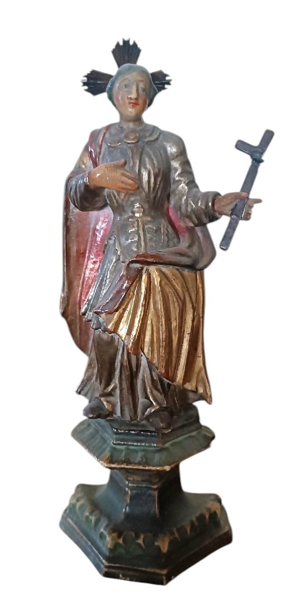 Sculpture antique représentant un saint, en bois polychrome et doré – époque baroque