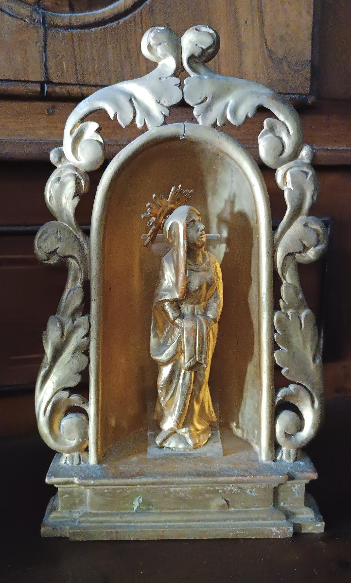 Ancien petit autel orné d'une sculpture de la Vierge en bois doré – époque baroque