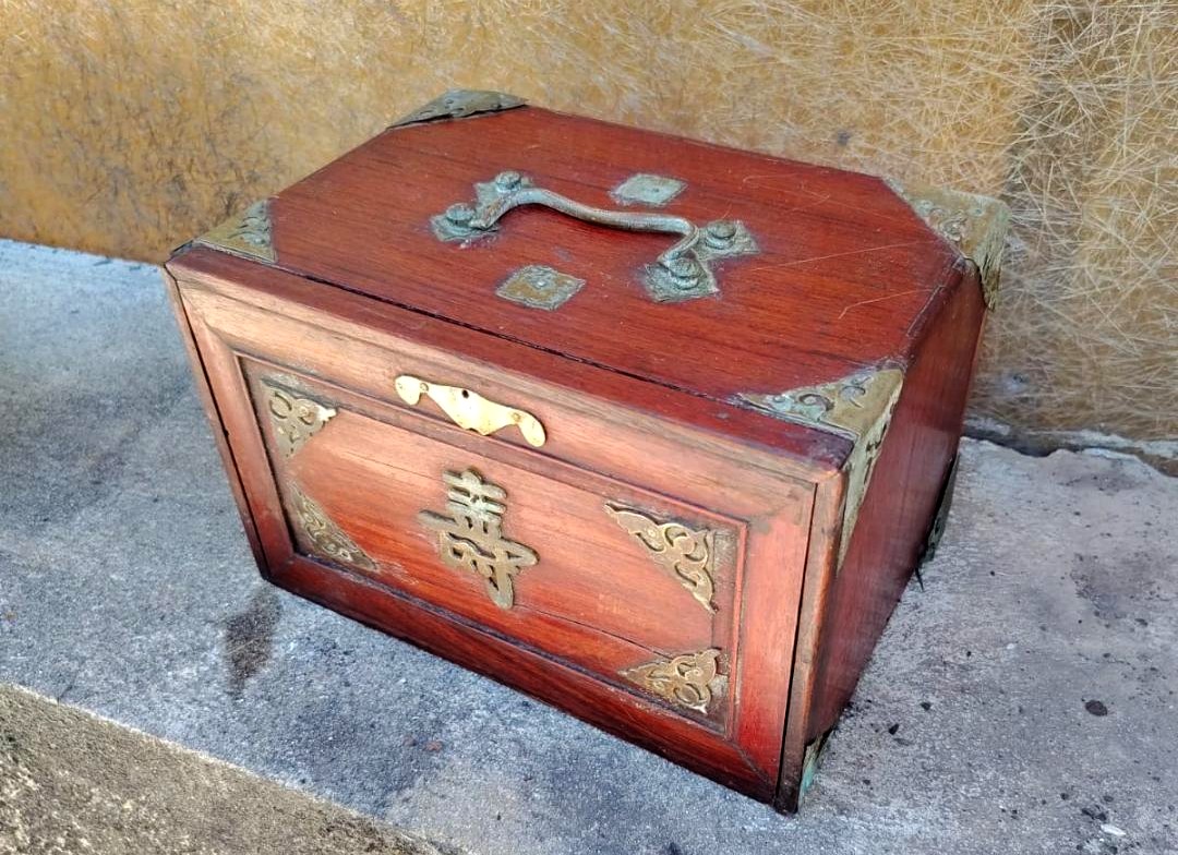 Coffret ancien de jeu de mahjong datant du début des années 1900