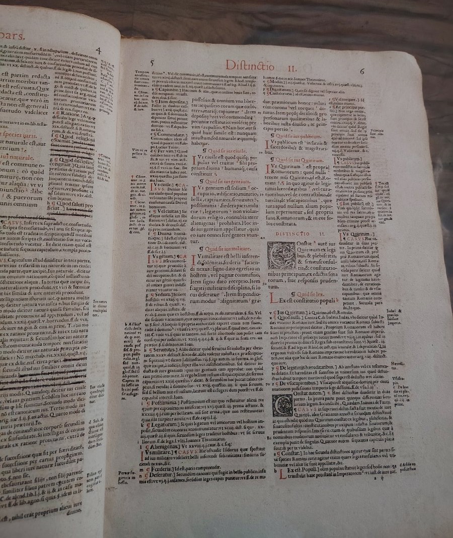 Decretum Divi Gratiani, 1560, Hugues De La Porte-lione -photo-1
