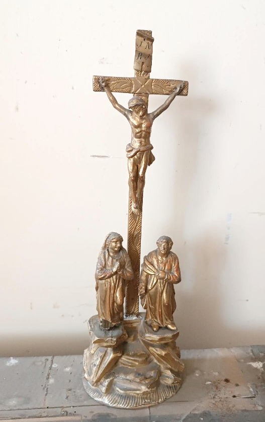 Antique Crucifix Depicting The Crucifixion At Golgotha, Gilded Wood, 19th Century