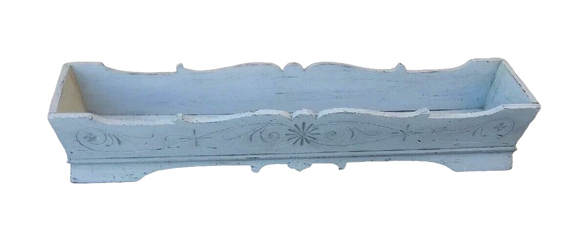 Jardinière ancienne en bois peint de style Liberty, façonnée et gravée