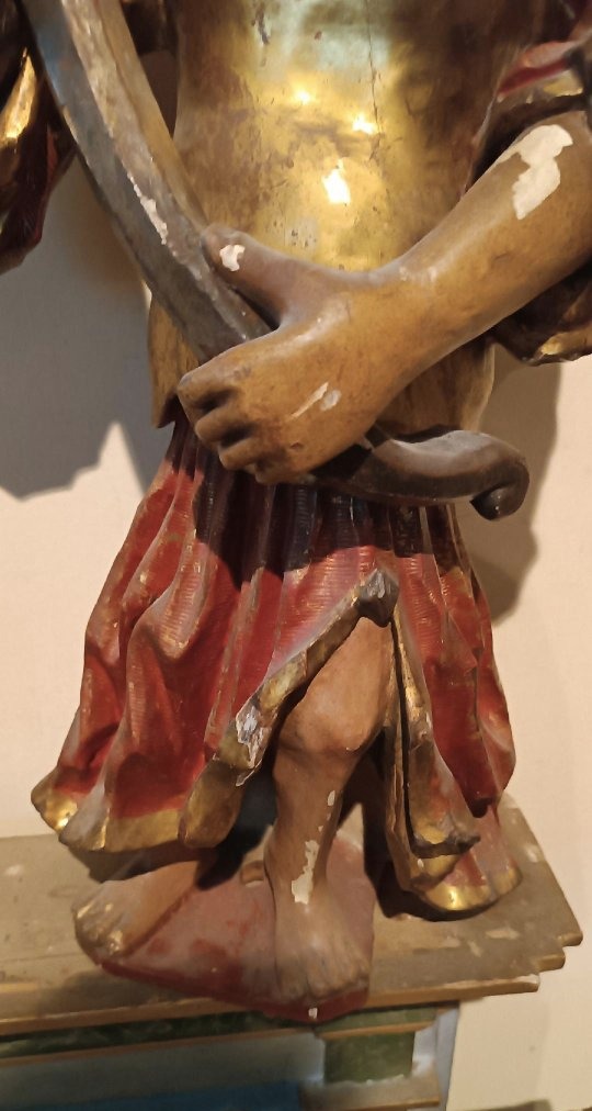 Paire antique d'anges en bois polychrome tenant des bougies, datant du XVIIe siècle-photo-5