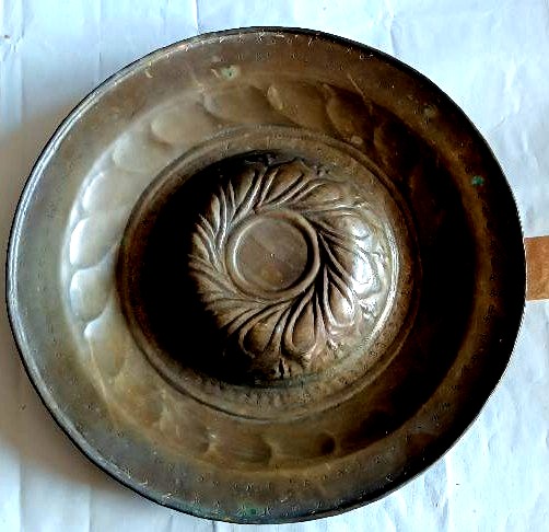 Plat à aumônes antique en laiton , XVIIIe siècle-photo-3