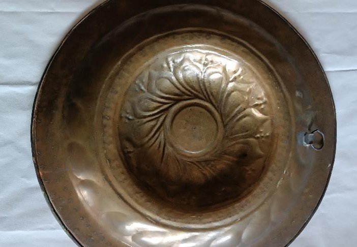 Plat à aumônes antique en laiton , XVIIIe siècle-photo-5