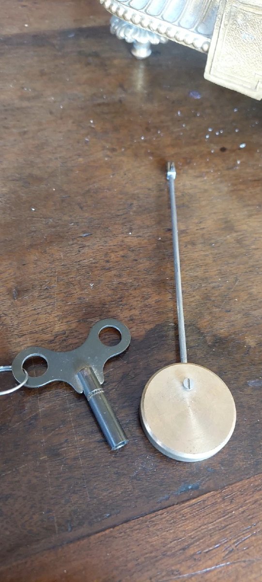 Pendule de table ancienne en bronze doré, porcelaine de Sèvres, France, fin du XIXe siècle-photo-7