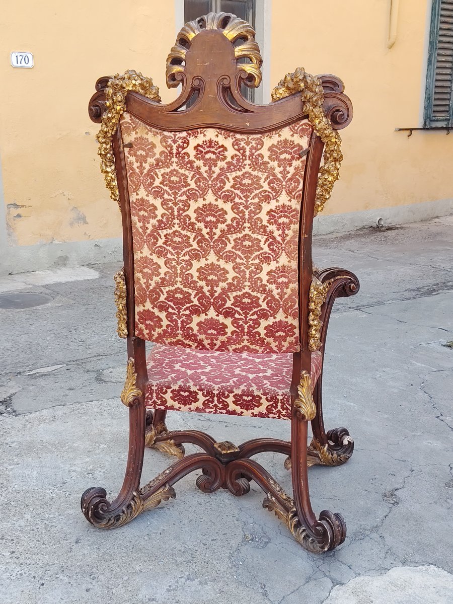 Un trône ou fauteuil d'apparat imposant , en bois sculpté XIX siecle-photo-2