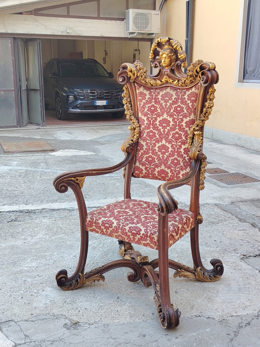 Un trône ou fauteuil d'apparat imposant , en bois sculpté XIX siecle-photo-3