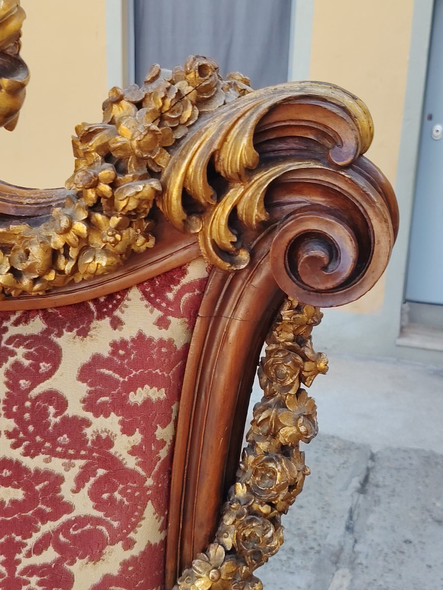 Un trône ou fauteuil d'apparat imposant , en bois sculpté XIX siecle-photo-1