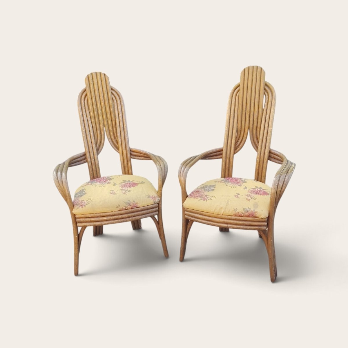 Paire de fauteuils  années 70 au design italien, en bambou cintré   