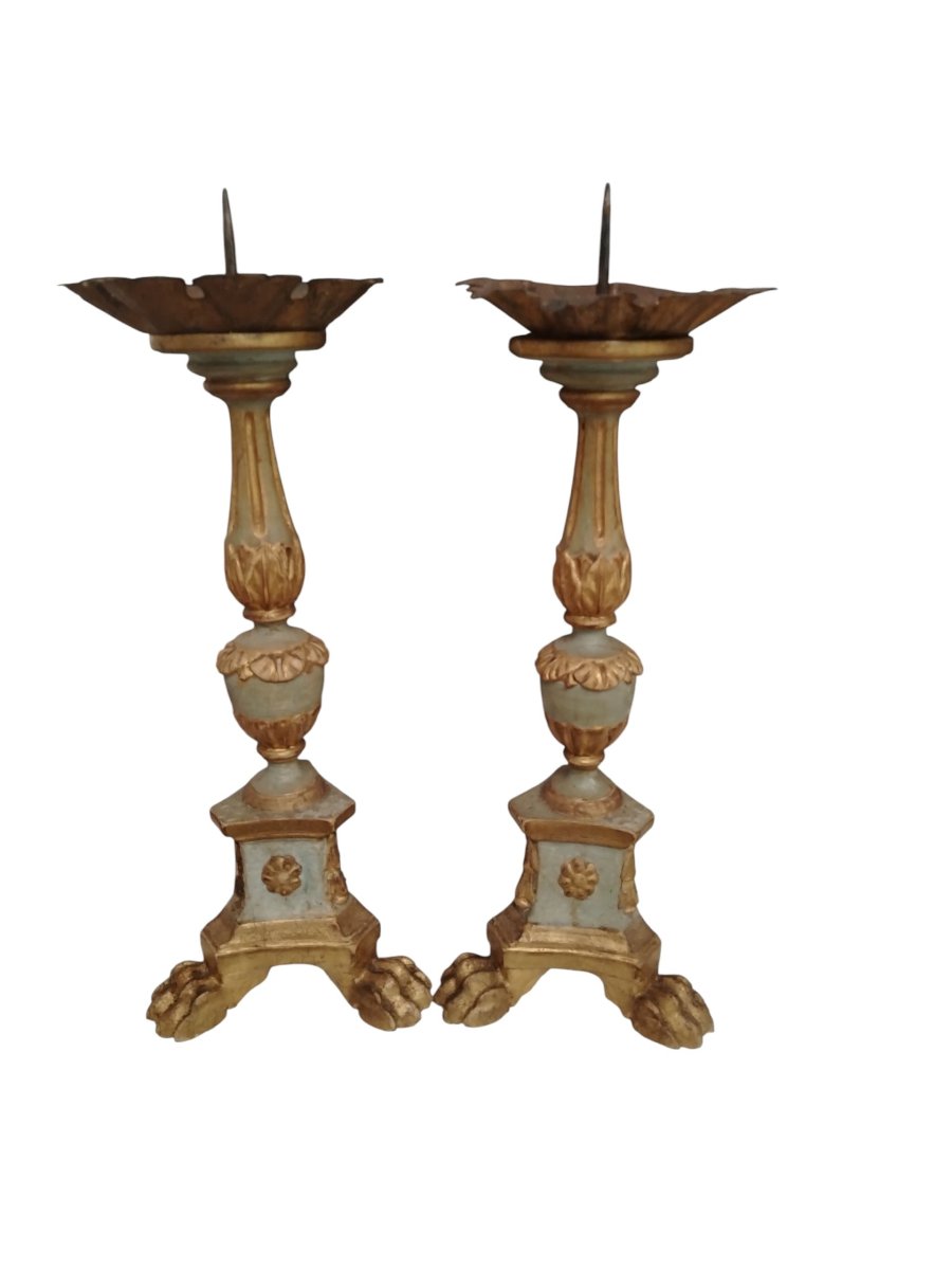 Paire de chandeliers anciens en bois sculpté à décor de feuilles d'acanthe-photo-3