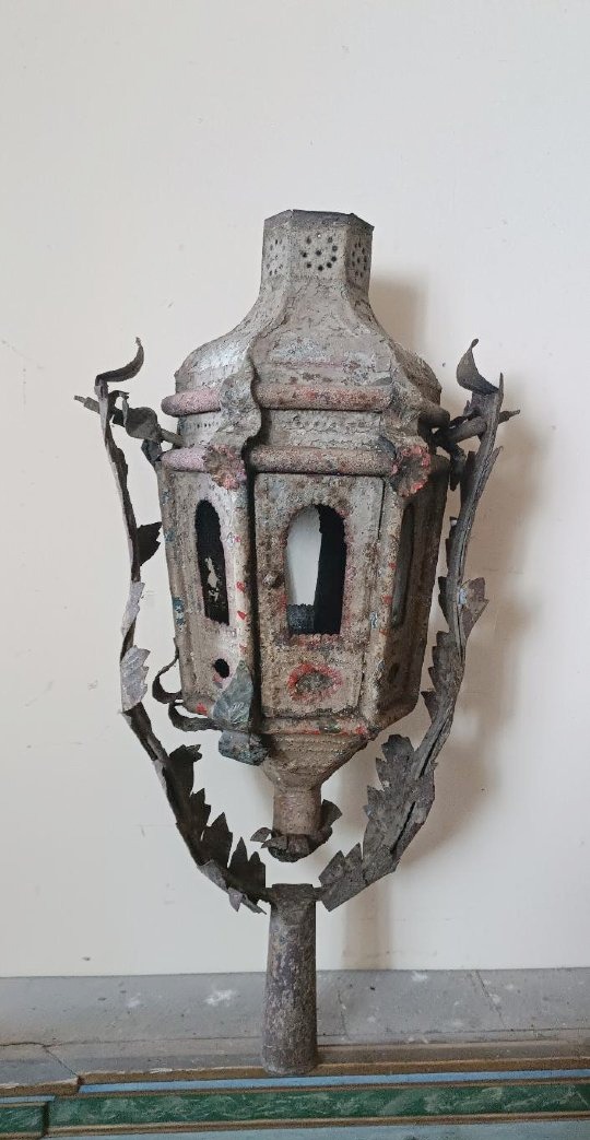 Antique 18th-century Painted Iron Lantern-photo-2