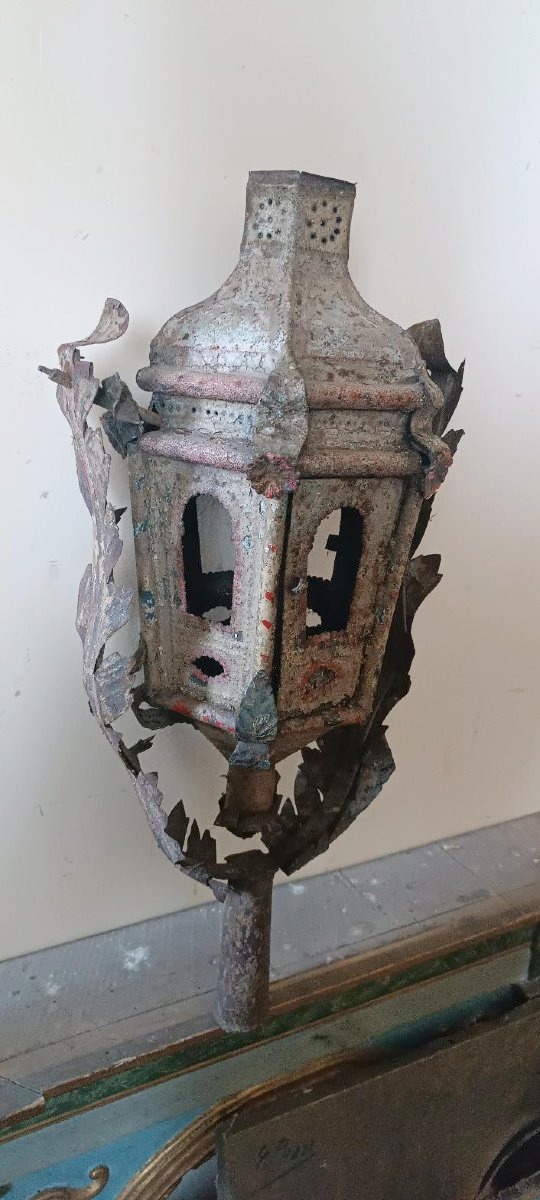 Antique 18th-century Painted Iron Lantern-photo-4