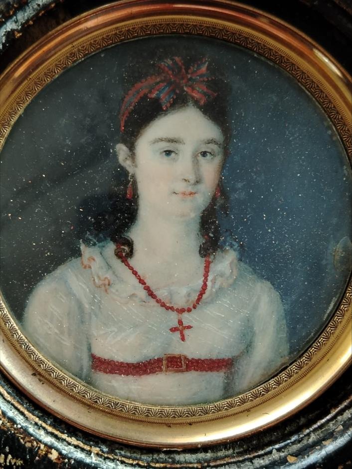 Miniature peinte représentant une jeune fille en buste, début du XIXe siècle.-photo-4