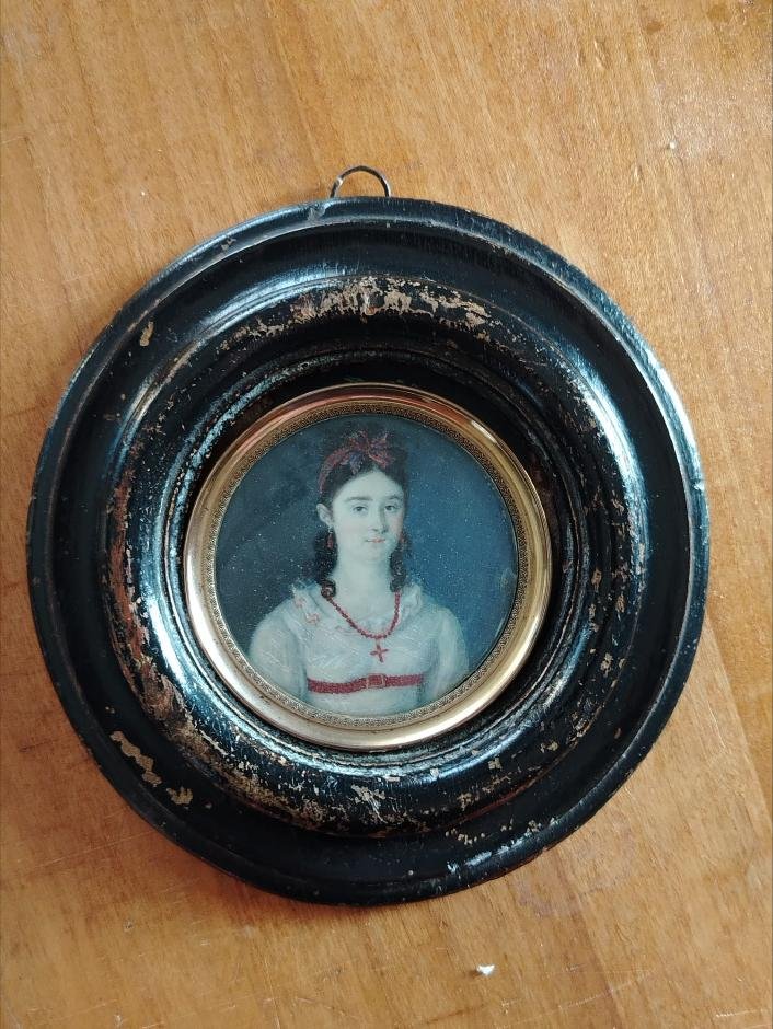 Miniature peinte représentant une jeune fille en buste, début du XIXe siècle.-photo-6