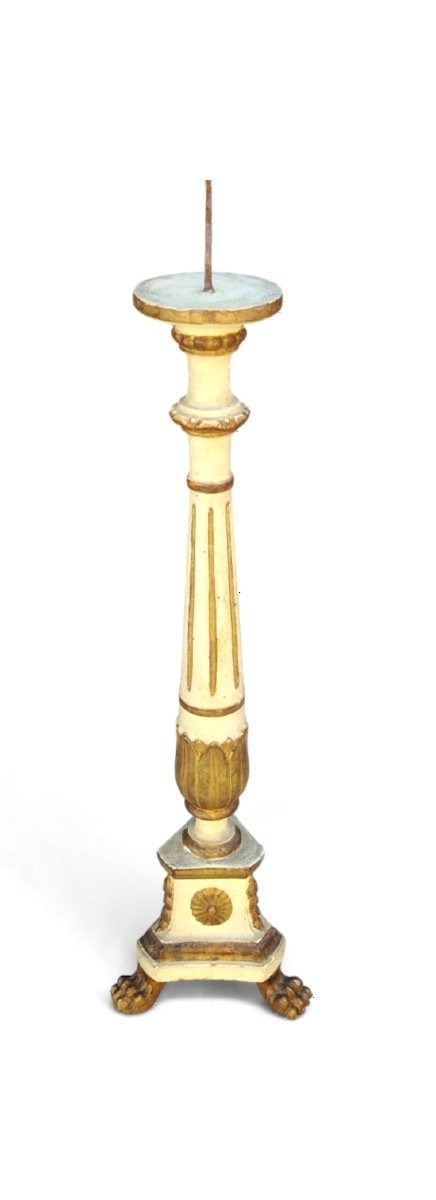 Grand chandelier ancien en bois sculpté, laqiué et doré, 107 cm