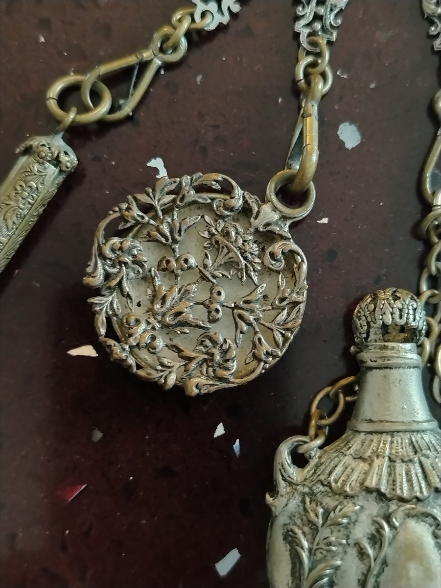 Chatelaine  victorienne en métal argenté-photo-3