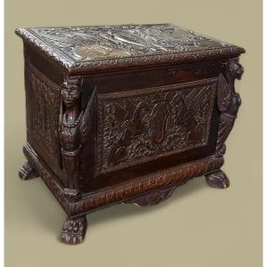 PETIT COFFRE EN BOIS FINEMENT SCULPTÉ STYLE RENAISSANCE 19ème SIECLE TOSCANE