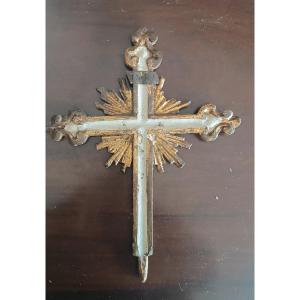 Antique Baroque Cross In Lacquered And Gilded Wood, 18th Century