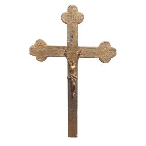 Croix ancienne avec le Christ sculpté dans du bois doré, crucifix du XVIIIe siècle