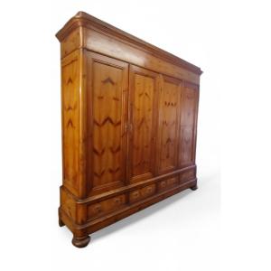 Grande armoire toscane en mélèze du XIXe siècle avec 4 portes et 4 tiroirs. Excellent état. 290