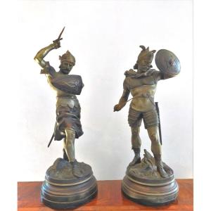 Grand Paire De Sculptures En Métal - Detrier "guerriers". H.66 CM