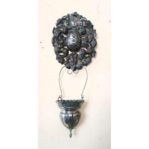Artisanat italien du XIXe siècle. Bénitier en argent avec bassin amovible.