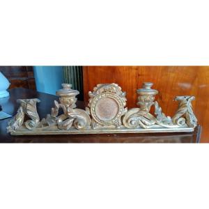 candélabre en bois doré du XVIIIe siècle avec retable