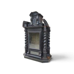 Ancienne vitrine en bois ébénisé, XVIIe siècle