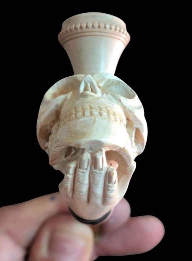 Meerschaum Pipe Depicting A Hand Holding A Skull -photo-3