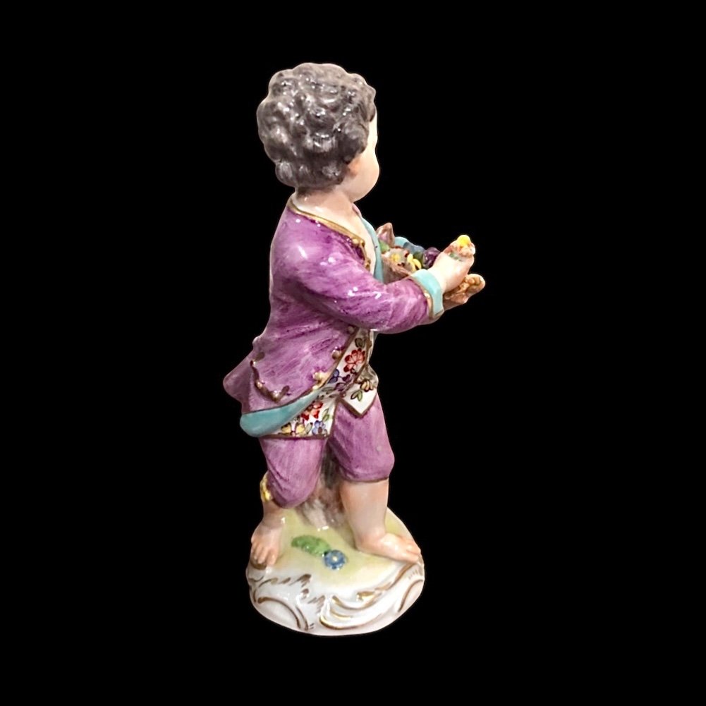 Figurine In Meissen Porcelain, Child With Basket Of Flowers. -photo-3