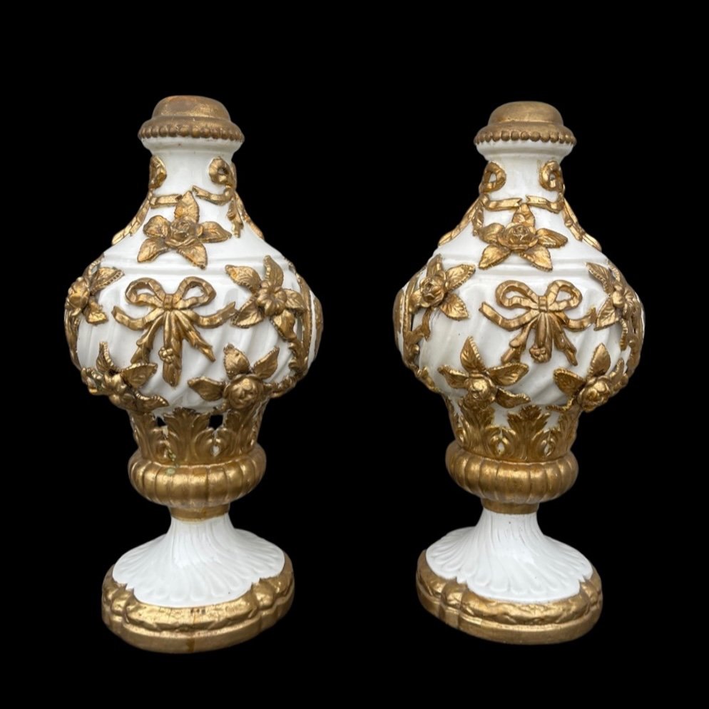 Pair Of Large Majolica Lamps With Parts In Cold Gilded Relief With Festoons, Floral Motifs And Double Medallion -photo-4