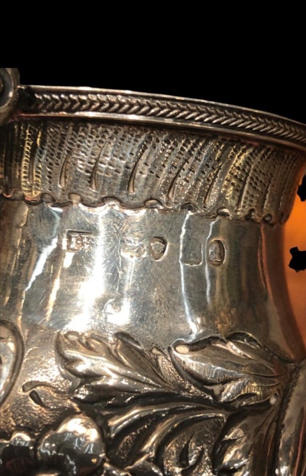 Embossed Silver Cup With Floral Motifs And Rocaille.london 1860.-photo-2