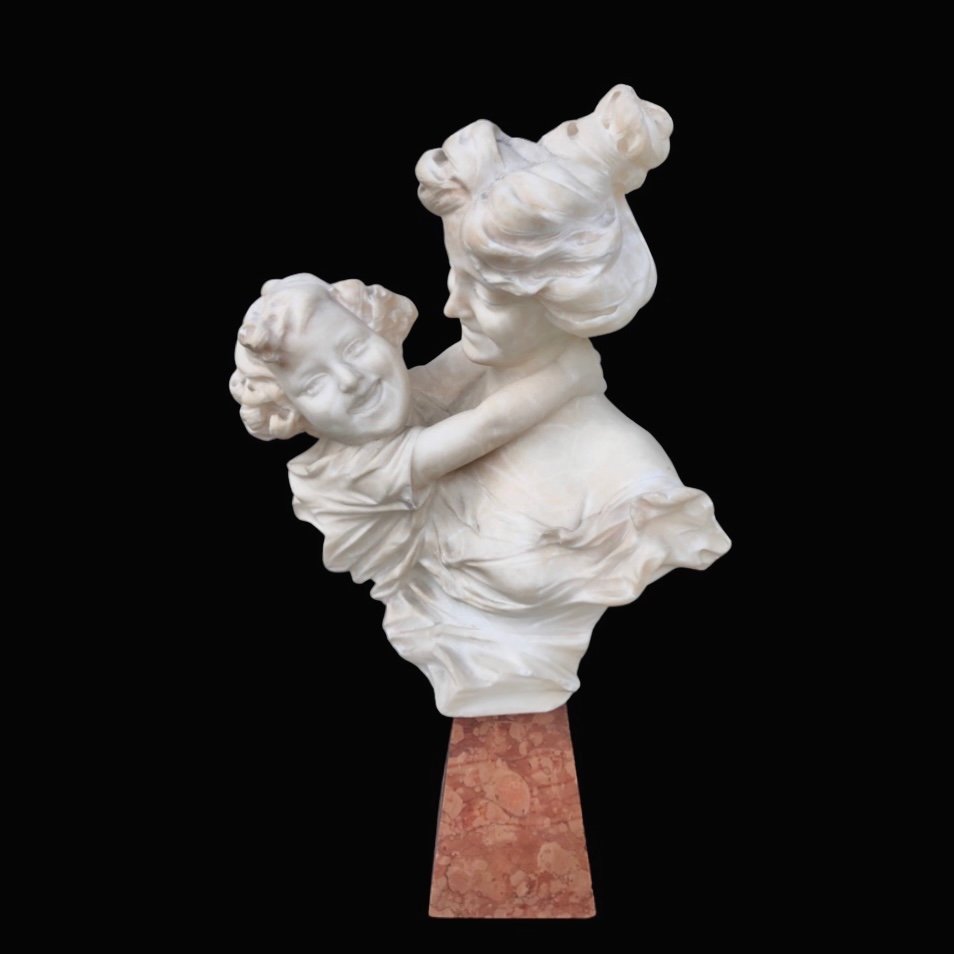 Sculpture En Marbre Représentant Une Mère Avec Enfant.signature : A.cipriani.