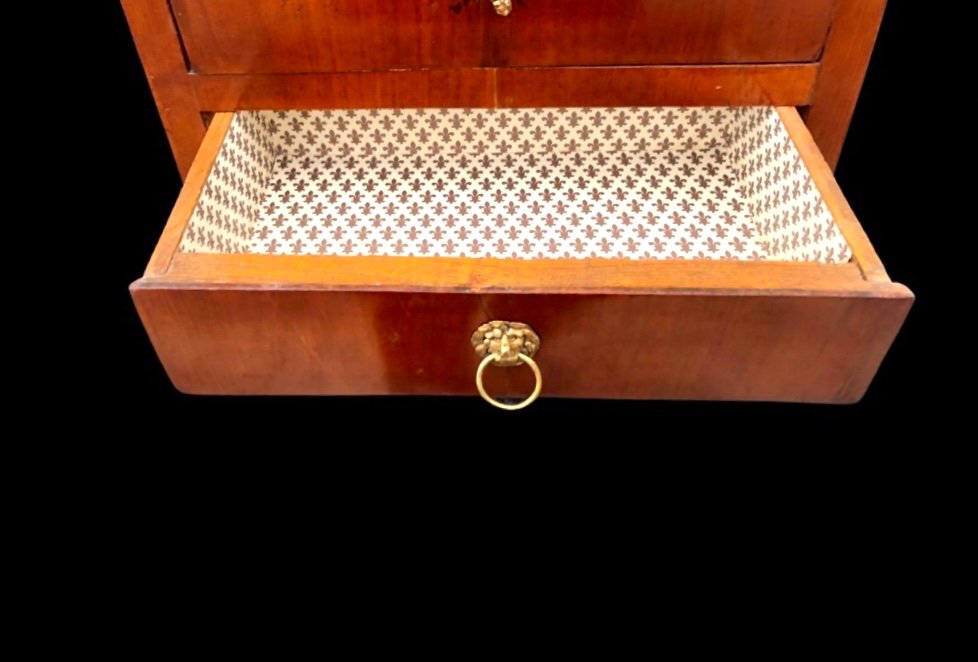 Modèle De Commode En Noyer à Deux Tiroirs.style Louis XVI.-photo-1