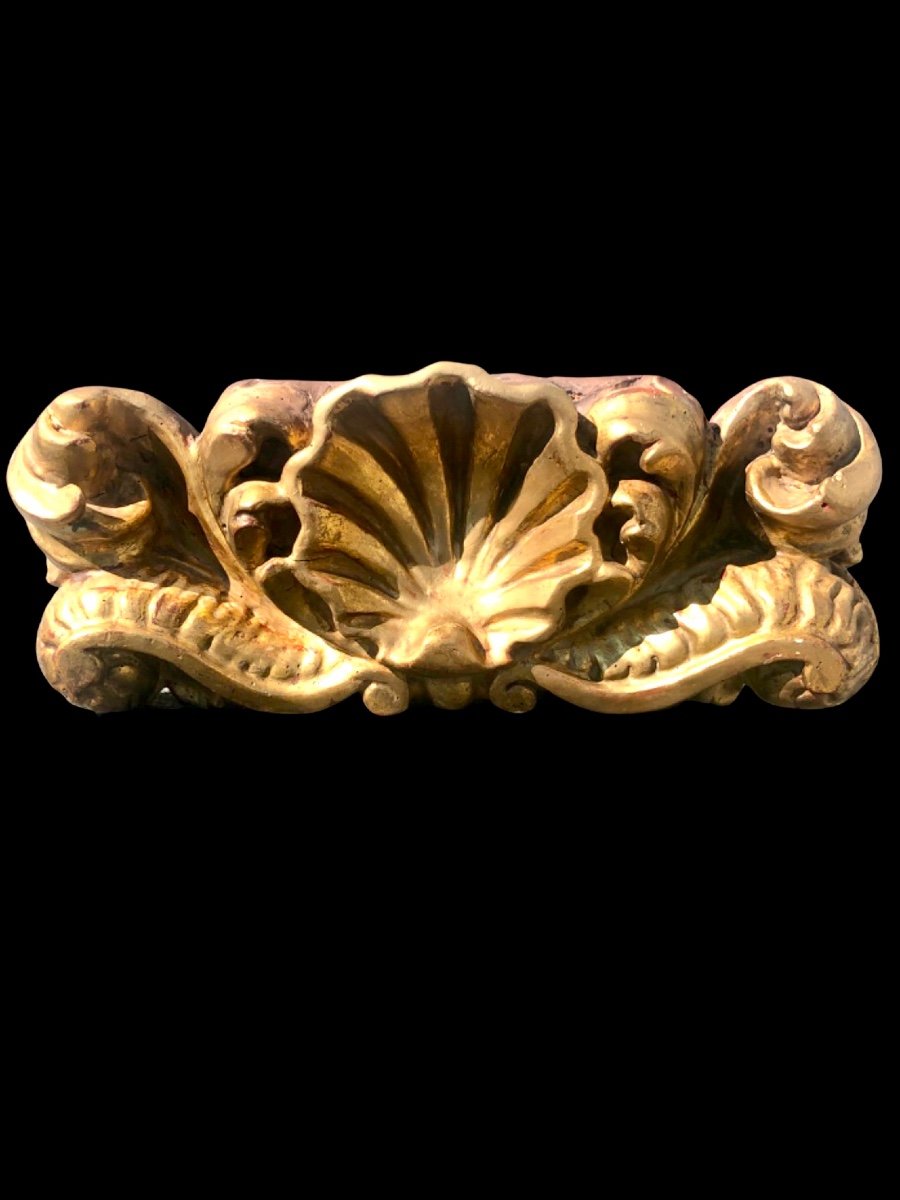 Shelf-wall Lamp In Carved Wood And Gold Leaf With Rocaille And Shell Decoration. 