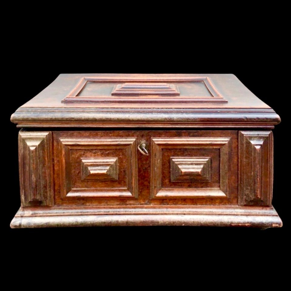 Walnut Chest-shaped Box With Compartments And Mirror Inside. -photo-2