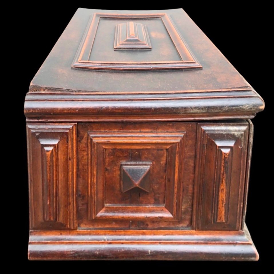 Walnut Chest-shaped Box With Compartments And Mirror Inside. -photo-4