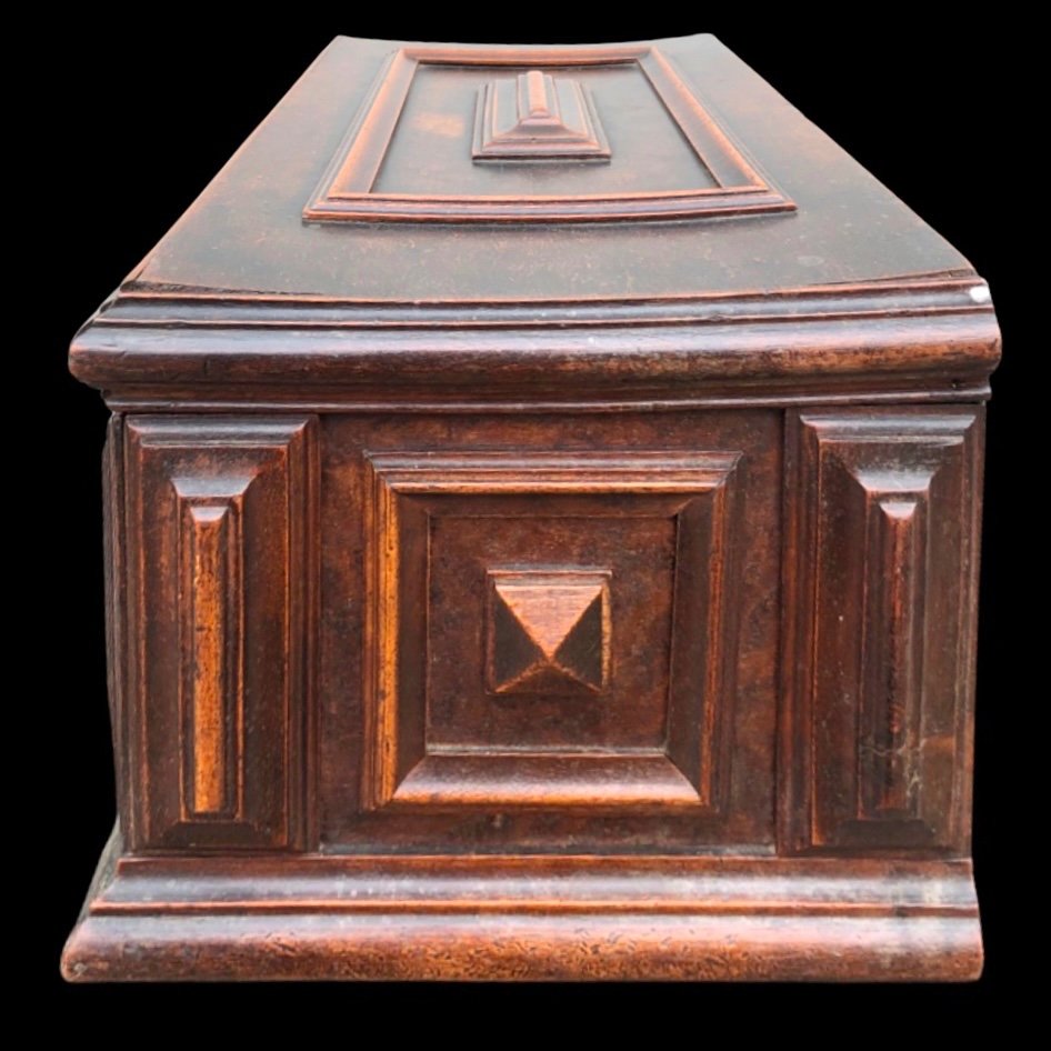 Walnut Chest-shaped Box With Compartments And Mirror Inside. -photo-2