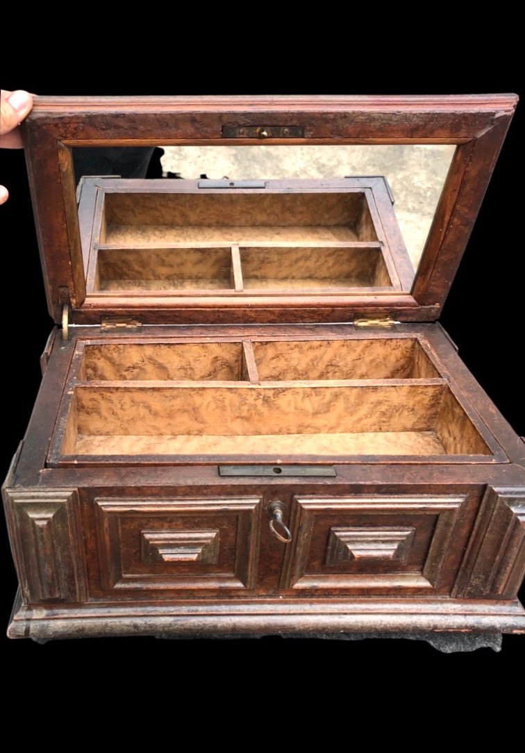 Walnut Chest-shaped Box With Compartments And Mirror Inside. -photo-3
