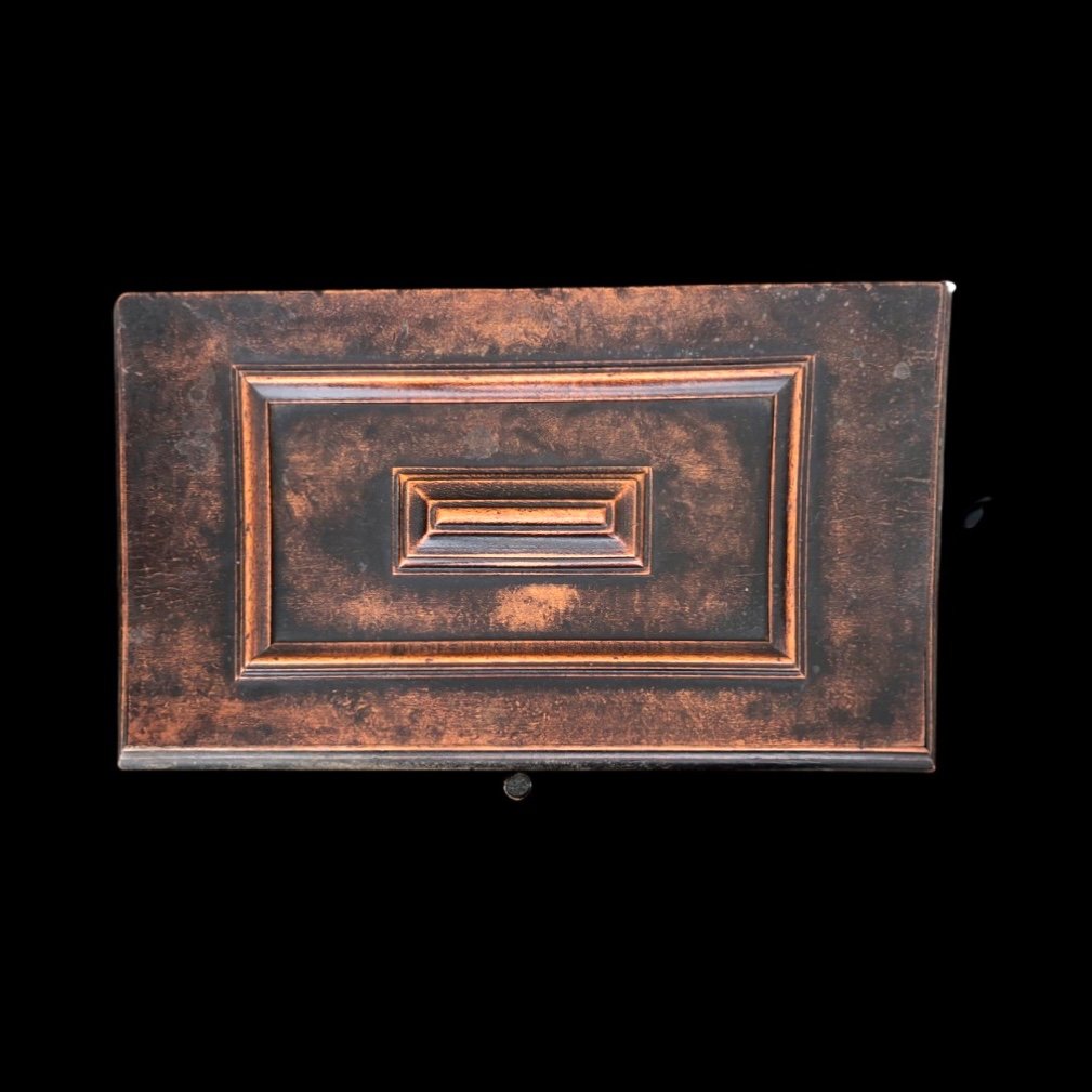 Boîte En Forme De Coffre En Noyer Avec Compartiments Et Miroir à l'Intérieur. -photo-4