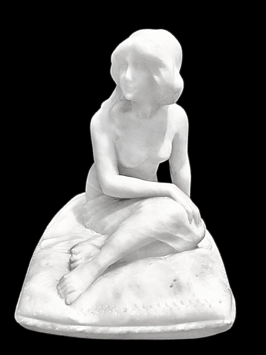 Sculpture En Marbre Représentant Un Nu Féminin Avec Voile Signée Eugenio Battiglia
