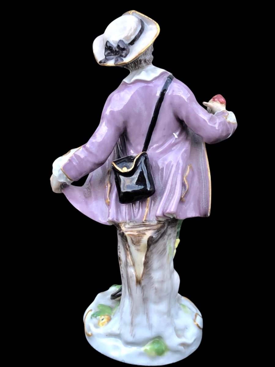 Figurine en porcelaine représentant un personnage masculin avec de la glace.meissen.germany-photo-3